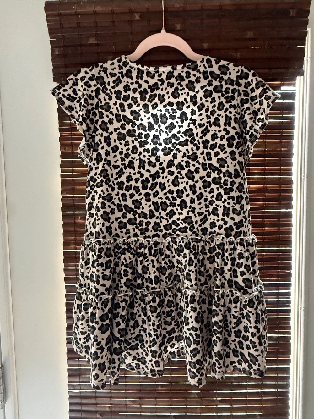 Altar'd State double Tiered V-Neck Leopard Print Top/ tunic , sz xs , guc 🐆